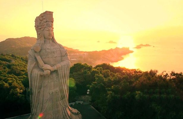 Private Day Tour to Visit Guanghua Temple and Meizhou Island from Xiamen