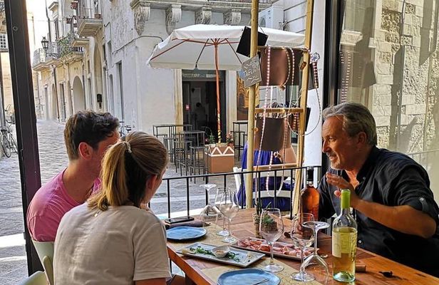 Wine and Food Tasting Experience in Lecce old town