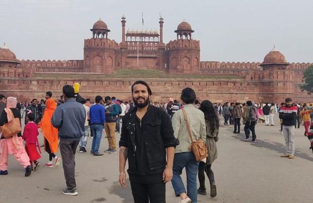 Old Delhi Tour by foot & tuk tuk. Meal & Snack included.