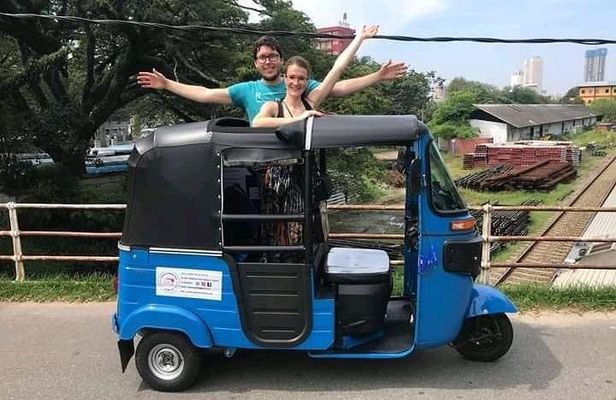 Colombo Tuk Tuk City Tour -Sightseeing Entry Fees & Food Included