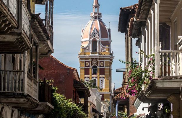 Explore / A Historic Walking Tour