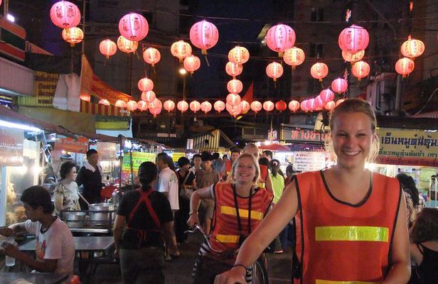 Bangkok Hidden Paths Night Biking Tour with Street-food Meal