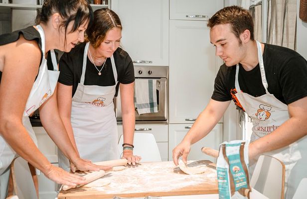 Cesarine: Small group Pasta and Tiramisu class in Padua
