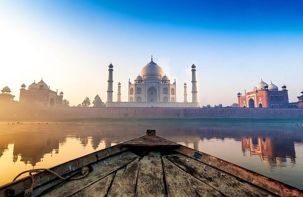 Private Sunrise Taj Mahal Tour from Delhi By Car All Inclusive