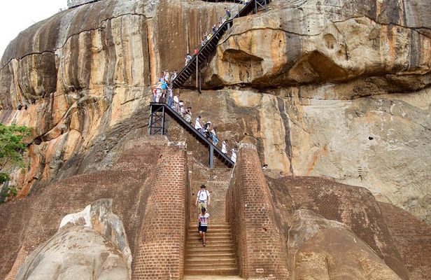 Day tour from Kandy to Sigiriya, Dambulla & Polonnaruwa