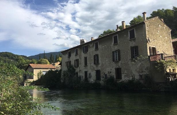  Picturesque Luberon - From MARSEILLE