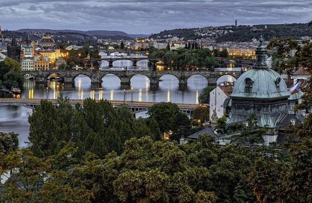 Prague Full Day VIP Experience: Private Guide, Car, Lunch, Boat