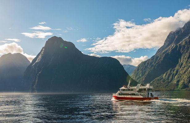 Milford Sound Premium Coach & Cruise from Queenstown with Lunch