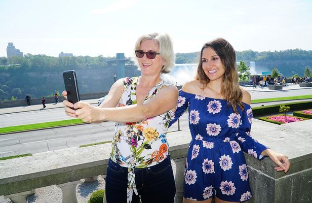 Splendours of Niagara Falls Luxury Small Group Tour from Toronto