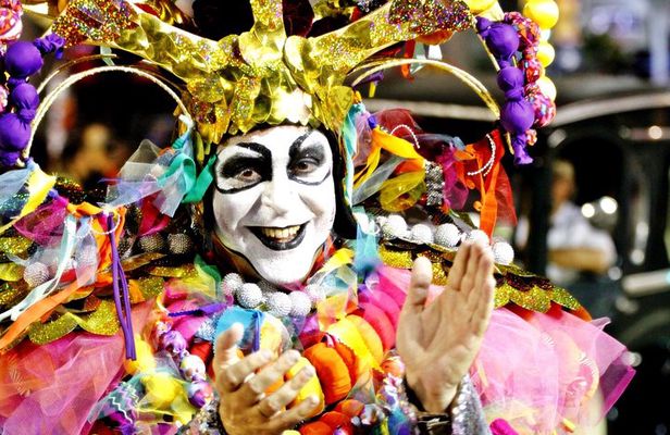 Live the Montevideo Carnival like a Local Citizen