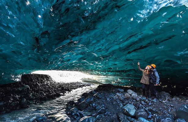 3-Day Ice Cave, South Coast, Golden Circle and Northern Lights