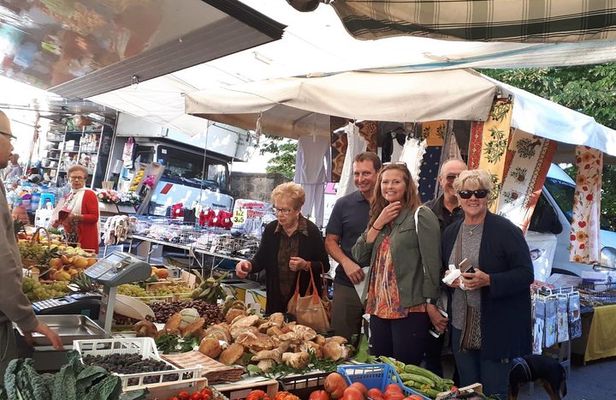 Cesarine: Market Tour & Typical Dining at a Local's Home in Siena