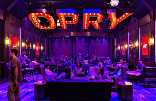 Grand Ole Opry VIP Experience: Admission with Lounge Access and Artist Visit