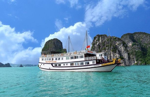 Halong bay deluxe cruise 2 days/ 1 nights: full meals, Kayaking & Swimming