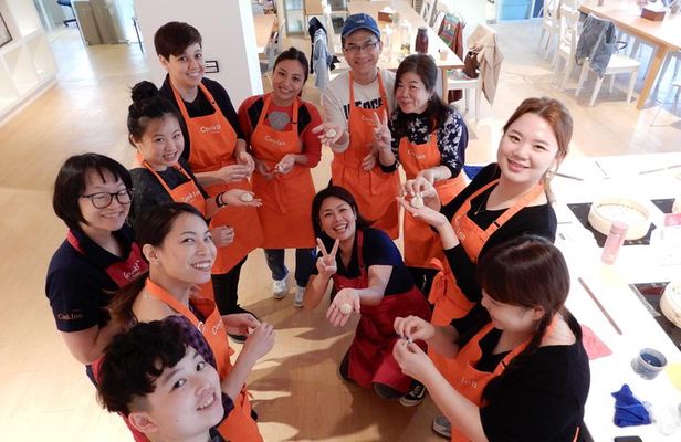 Xiao Long Bao, Beef Noodles & Boba Tea Cooking Class in Taipei
