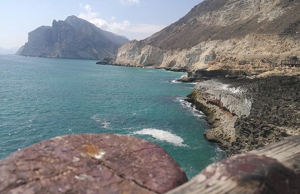 Where Sea Meets Rock: A Scenic Journey to West Salalah’s Shores