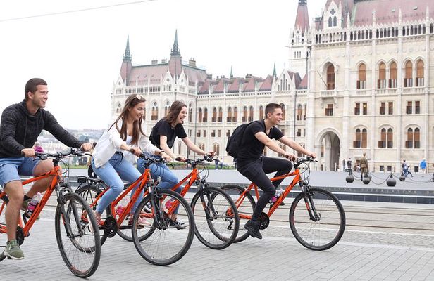 Budapest: Private Fahrradtour - optional mit E-Bikes