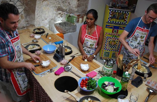 Sicilian Cooking Class : From Black to White