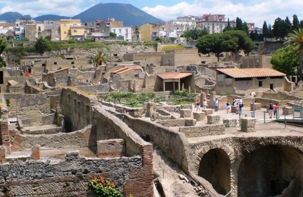 Visit in Pompeii - Herculaneum Private Tour with Ada