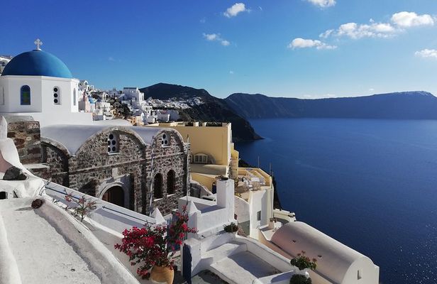 Private Tailor-Made Tour : Explore Santorini with Comfort & Style