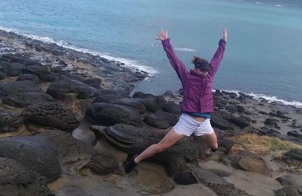 Keelung Shore Excursion: Yehliu Geopark, Jiufen, Houton Cat Village Private Tour