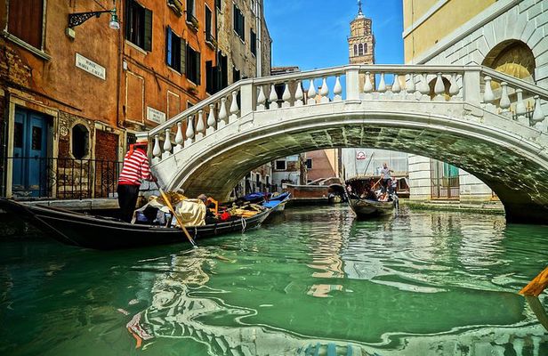 Venice Quick Overview: City Center Walking Tour with Local Guide
