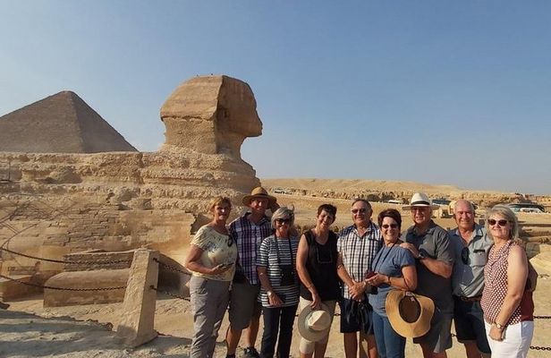 Lite Tour Cairo - Pyramids and The Egyptian Museum 