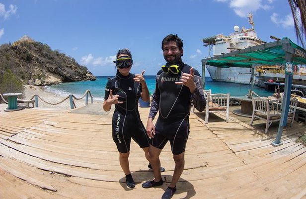Introduction Shore Dive with Scubaçao (1 dive)