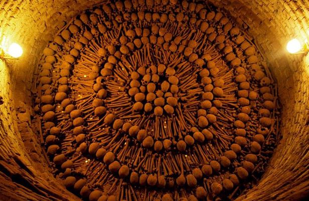 Lima: Water Magic Circuit, Historic Downtown & Catacombs Tour