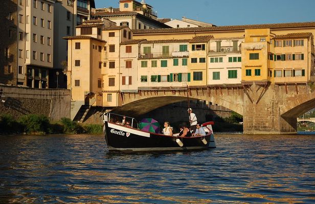Wine on water in Florence: a private boat tour with aperitif