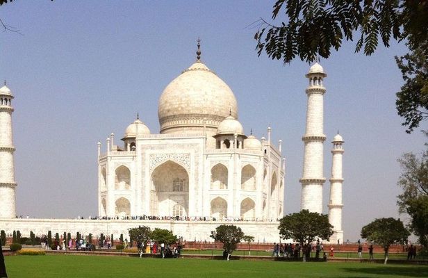 Full Day Private Taj Mahal & Agra Tour from Delhi by Express Train