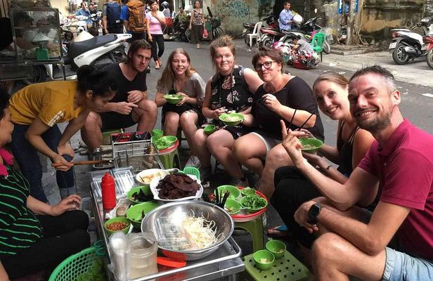 Ho Chi Minh Local Foodie Experience by Car (Private & All-Inclusive)