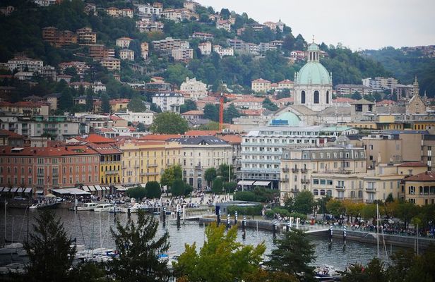 Como city and its History Exclusive Walking Tour (1 h from Milan)