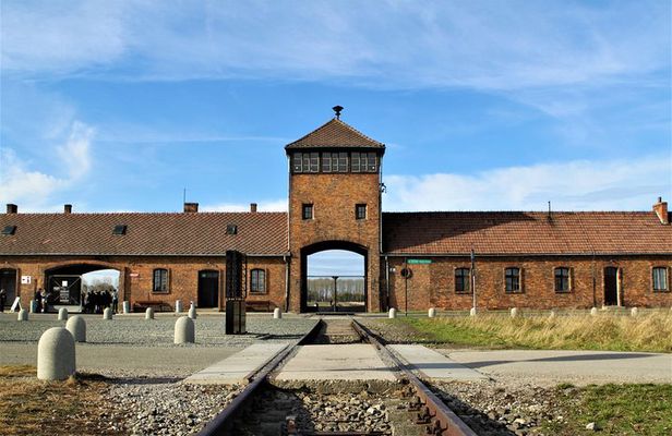 Auschwitz & Birkenau English guided tour by private transport from Katowice