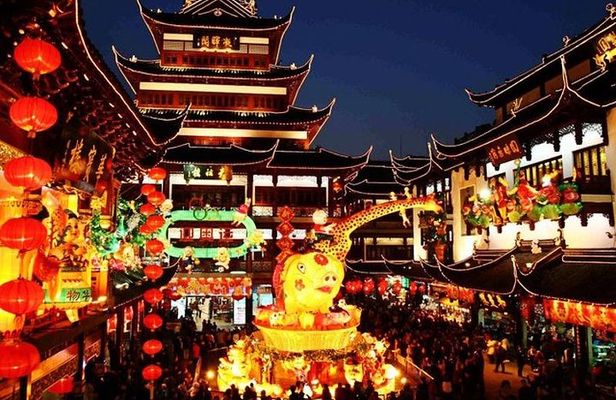 4-Hour Shanghai City Private Flexible Tour plus Acrobatic Show and Dinner