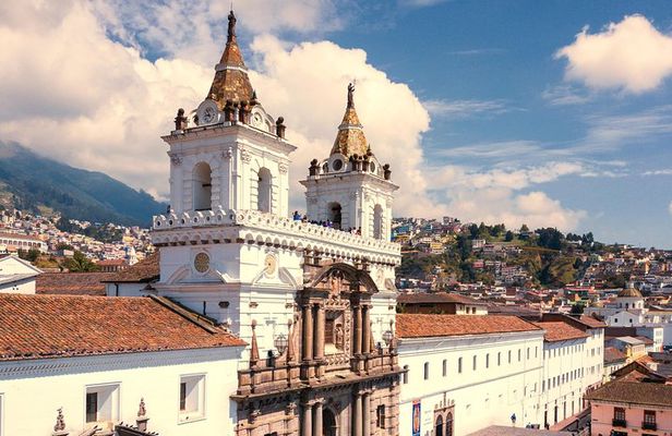 Full Day Quito (City Tour + Middle of the World + Teleferico)