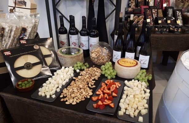 Marbella old town tour with Tapas and Wines 