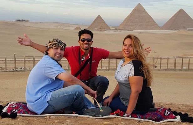 Private sightseeing Tour: Giza Pyramids, Egyptian Museum and Khan Khalili Bazaar
