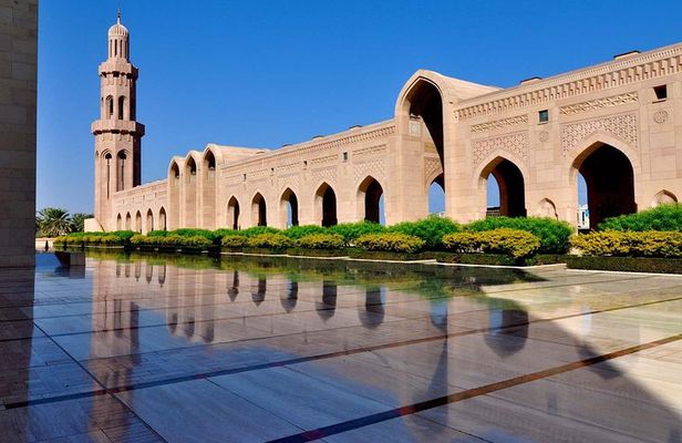 Muscat City Tour frensh or Italien Guide