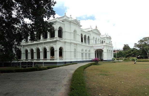 Day Tour to Colombo from Kandy by Lux Tours Lanka