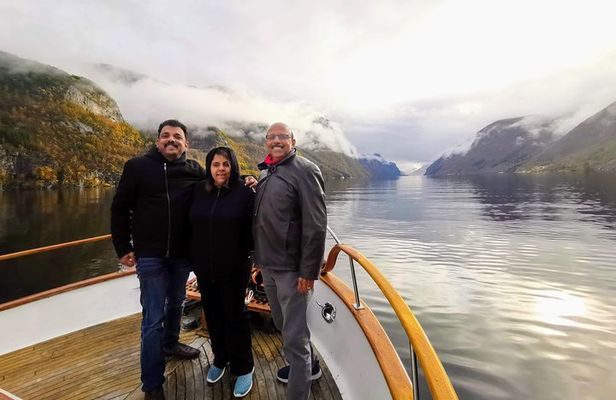 Mostraumen Private Pontoon Cruise