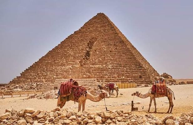 Private Full Day Tour in Giza Pyramids, Sphinx ,Memfis ,Saqqara & lunch