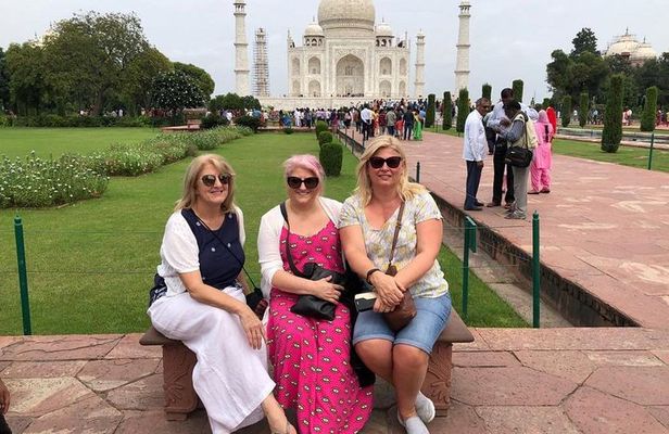 Taj Mahal Tour by Gatimaan Express Train With Lunch At 5 Star Hotel
