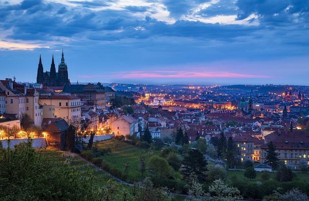 Prague Castle: Private fairytale walking tour