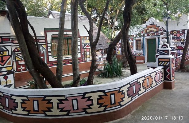 Soweto & Apartheid Museum, Cultural Village, Wildlife and Safari