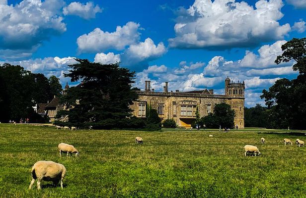 Private Day Tour to Bath, Avebury & The Cotswolds