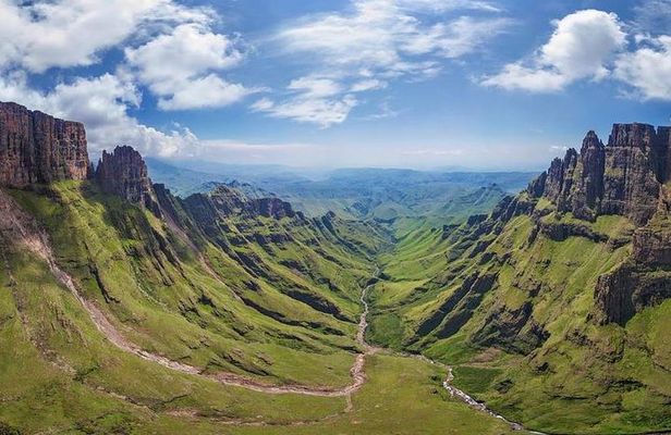 Drakensberg, Nelson Mandela Capture S & Howick Falls - 2 Day Tour from Durban