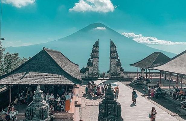 Gate of heaven Lempuyang temple