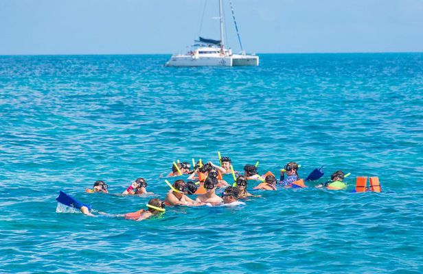 Luxury Catamaran tour to Isla Mujeres with transportation from Playa del Carmen