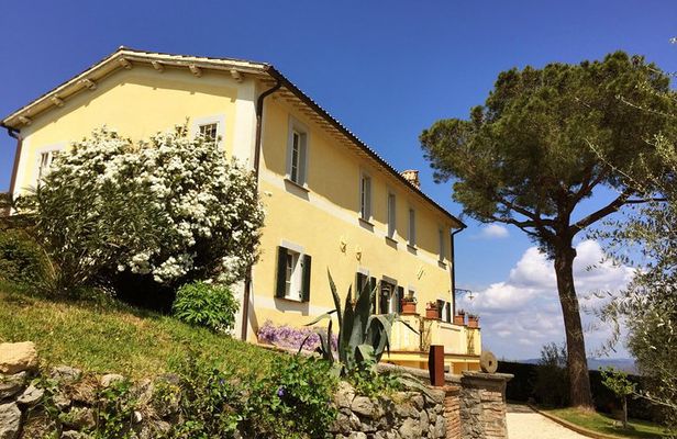 Winery Tour & Wine Tasting at a Family Winery